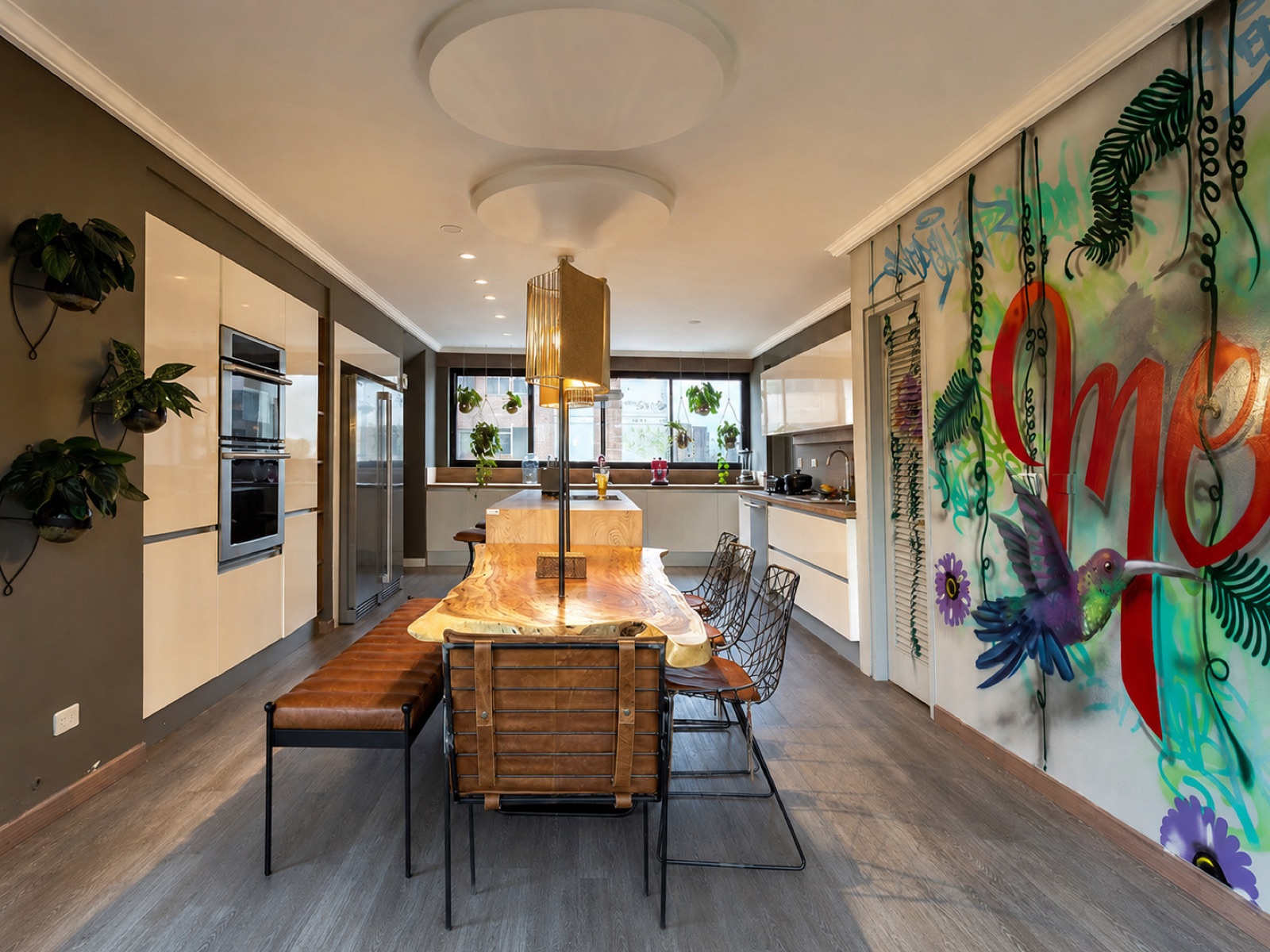 Interior Aluzina — cocina y comedor